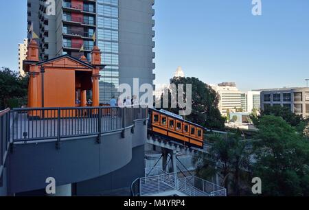 Vue de l'Angels Flight, un funiculaire à voie étroite dans le Bunker Hill de centre-ville de Los Angeles, Californie. Banque D'Images