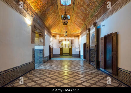 Couloir éclairé de palais de la Bahia, Marrakech, Maroc, Marrakesh-Safi Banque D'Images