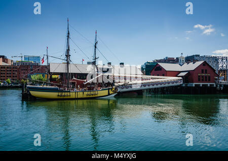 Boston, MA attraction raconte l'histoire de la Boston Tea Party, la protestation politique par les fils de la liberté à Boston, Massachusetts, le 16 décembre 1773 Banque D'Images