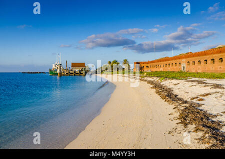 Site historique de Fort Jefferson sur Garden Key Beach dans les Keys de la Floride est le la plupart des sept îles comprenant le parc national sec de Tortugas. Banque D'Images