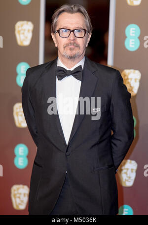 Londres, Royaume-Uni. Feb 19, 2018. Gary Oldman arrive à l'EE British Academy Film Awards, BAFTA Awards, au Royal Albert Hall à Londres, Angleterre, Grande-Bretagne, le 18 février 2018. - Pas de service de fil - Crédit : Hubert Boesl/dpa/Alamy Live News Banque D'Images