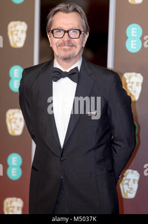 Londres, Royaume-Uni. Feb 19, 2018. Gary Oldman arrive à l'EE British Academy Film Awards, BAFTA Awards, au Royal Albert Hall à Londres, Angleterre, Grande-Bretagne, le 18 février 2018. - Pas de service de fil - Crédit : Hubert Boesl/dpa/Alamy Live News Banque D'Images