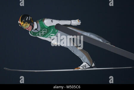 Pyeongchang, Corée du Sud. Feb 19, 2018. 19 février 2018, la Corée du Sud, Pyeongchang, Jeux Olympiques, saut à ski, les hommes de l'équipe grande colline, Alpensia le saut à ski Centre : Stephan Leyhe de Allemagne pendant son procès jump. Crédit : Daniel Karmann/dpa/Alamy Live News Banque D'Images