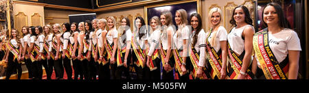 Rust, Allemagne. 19 février 2018, les candidats de 'Miss France' posent pour une photo de groupe à la suite d'une conférence de presse à l'Europa Park. Le processus d'élection aura lieu le 24 février 2018. Photo : Patrick Seeger/dpa dpa : Crédit photo alliance/Alamy Live News Banque D'Images