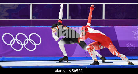 Gangneung, Corée du Sud. Feb 19, 2018. Olympia, le patinage de vitesse, hommes, 500 mètres, Gangneung ovale : Nico Ihle de Allemagne et Artur a été (retour) de la Pologne. Crédit : Peter Kneffel/dpa/Alamy Live News Banque D'Images