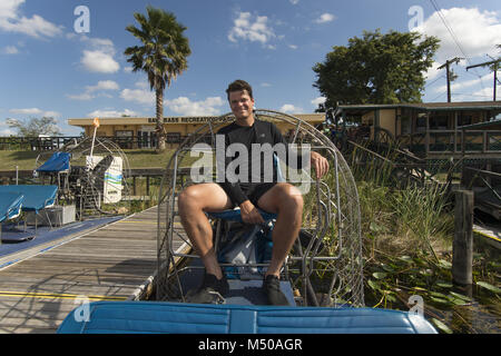 Weston, Floride, USA. Feb 18, 2018. Grand Tennis Milos Raonic (CAN) prend un voyage à l'Sawgrass Recreational Park avant de jouer à l'ATP Champions Tour 2018 tenue à l'Delray Beach Tennis Center le 18 février 2018 à Weston, en Floride. Credit : Hoo Punch/Me.Com/Media Alamy Live News Banque D'Images