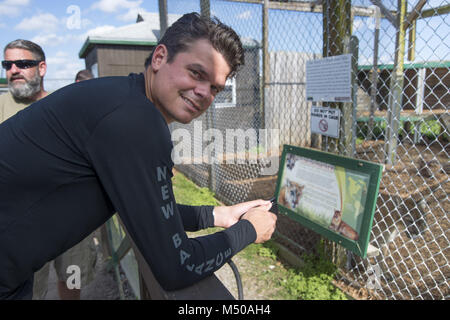 Weston, Floride, USA. Feb 18, 2018. Grand Tennis Milos Raonic (CAN) prend un voyage à l'Sawgrass Recreational Park avant de jouer à l'ATP Champions Tour 2018 tenue à l'Delray Beach Tennis Center le 18 février 2018 à Weston, en Floride. Credit : Hoo Punch/Me.Com/Media Alamy Live News Banque D'Images