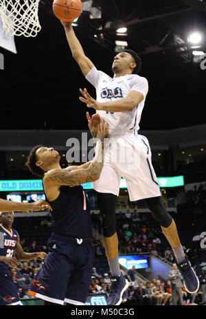 15 février 2018 - Les monarques Old Dominion guard Xavier vert (10) définit la balle au cours de l'UTSA Roadrunners vs monarques Old Dominion jeu au Ted Centre Constant à Norfolk, Va. beat Old Dominion UTSA 100-62. Jen Hadsell/CSM Banque D'Images