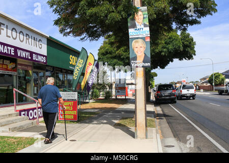 Adelaide Australie 20 février 2018. Les affiches de la campagne qui représentent les candidats des divers partis politiques sont attachés à des poteaux de districts d'Adélaïde pour l'élection d'état d'Australie du Sud qui va élire les membres à la 54e Parlement de l'Australie le 17 mars 2018. Credit : amer ghazzal/Alamy Live News Banque D'Images