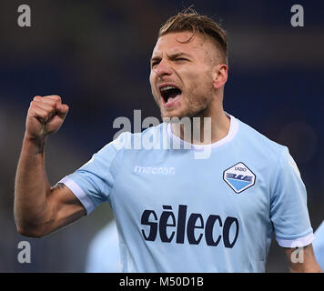 Rome, Italie. Feb 19, 2018. La Lazio Ciro immobile fête marquant lors d'un match de football de Série A entre le Latium et Vérone à Rome, Italie, le 19 février, 2018. Lazio a gagné 2-0. Credit : Alberto Lingria/Xinhua/Alamy Live News Banque D'Images