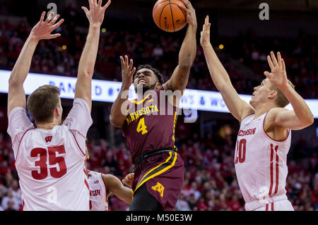 Madison, Wisconsin, USA. Feb 19, 2018. Au cours du jeu de basket-ball de NCAA entre les Minnesota Golden Gophers et le Wisconsin Badgers au Kohl Center à Madison, WI. Le Wisconsin a battu Minnesota en prolongation 73-63. Credit : Cal Sport Media/Alamy Live News Banque D'Images