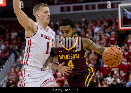 Madison, Wisconsin, USA. Feb 19, 2018. Au cours du jeu de basket-ball de NCAA entre les Minnesota Golden Gophers et le Wisconsin Badgers au Kohl Center à Madison, WI. Le Wisconsin a battu Minnesota en prolongation 73-63. Credit : Cal Sport Media/Alamy Live News Banque D'Images