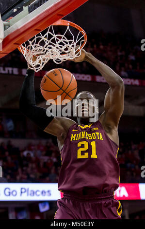 Madison, Wisconsin, USA. Feb 19, 2018. Au cours du jeu de basket-ball de NCAA entre les Minnesota Golden Gophers et le Wisconsin Badgers au Kohl Center à Madison, WI. Le Wisconsin a battu Minnesota en prolongation 73-63. Credit : Cal Sport Media/Alamy Live News Banque D'Images