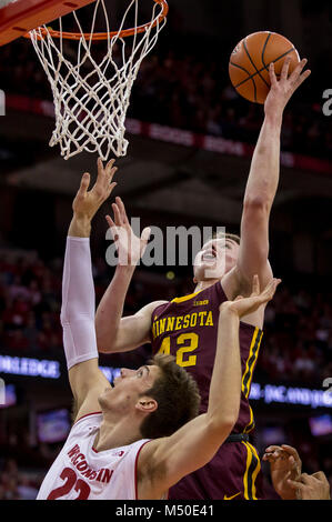 Madison, Wisconsin, USA. Feb 19, 2018. Au cours du jeu de basket-ball de NCAA entre les Minnesota Golden Gophers et le Wisconsin Badgers au Kohl Center à Madison, WI. Le Wisconsin a battu Minnesota en prolongation 73-63. Credit : Cal Sport Media/Alamy Live News Banque D'Images