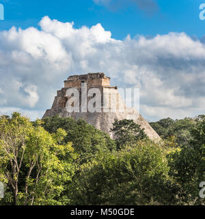 Pyramide du Magicien à Uxmal, Yucatan, Mexique Banque D'Images