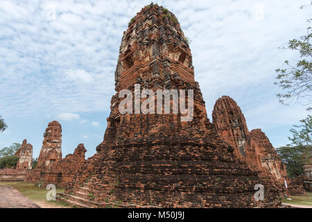 Wat Maha That, un monastère bouddhiste restauré et temple de la ville d'Ayutthaya Historical Park, en Thaïlande. Banque D'Images