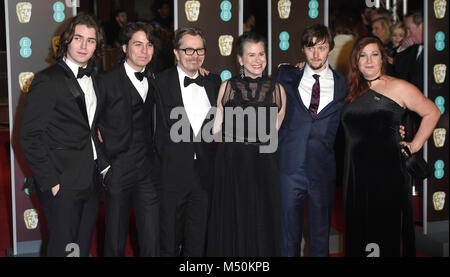 La photo doit être crédité ©Presse Alpha 079965 18/02/2018 Charlie John Oldman, Gulliver Flynn Oldman, Gary Oldman et épouse Gisèle Schmidt, Alfie Oldman et Guest EE Bafta British Academy Film Awards 2018 au Royal Albert Hall de Londres Banque D'Images