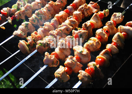 La viande grillée sur des brochettes de métal Banque D'Images