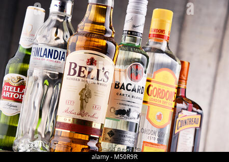 Assortiment de bouteilles d'alcool fort global brands Banque D'Images