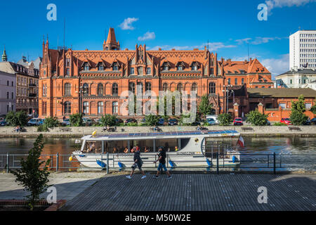 Ferry sur la rivière Brda à Bydgoszcz Banque D'Images