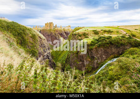 Dunnottar Castle et hits au coucher du soleil l'Ecosse Royaume-Uni Banque D'Images