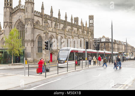 Eglise d'Ecosse edimbourg Avec le tram Banque D'Images