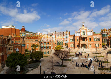 Hôpital de la Santa Creu i Sant Pau, conçu par l'architecte Catalan moderniste Lluís Domènech i Montaner Banque D'Images