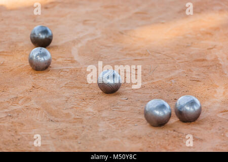 Boules de pétanque sur le terrain Banque D'Images