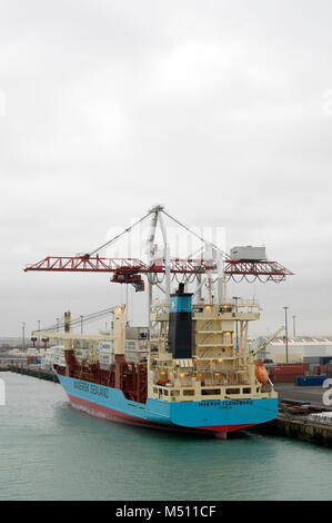 Le porte-conteneurs Maersk Flensburg dans le port de Dunkerque en France. 3 Janvier 2007 Banque D'Images