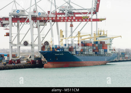 Le porte-conteneurs Maersk Nantes dans le port de Dunkerque en France. 3 Janvier 2007 Banque D'Images