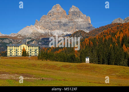 Tre Cime di Lavaredo vu depuis le lac de Misurina, Dolomites, Tyrol du Sud, Italie, Drei Zinnen Banque D'Images