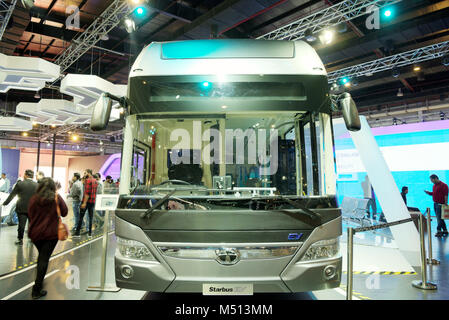 Greater Noida, Inde. 14 février 2018. Tata Motors présenter leur véhicule commercial électrique Starbus chez Auto Expo 2018 à Greater Noida, Inde. Banque D'Images