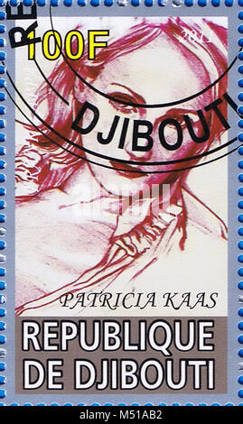 DJIBOUTI - circa 2011 : un timbre-poste imprimé dans la République de Djibouti montrant Patricia Kaas, circa 2011 Banque D'Images