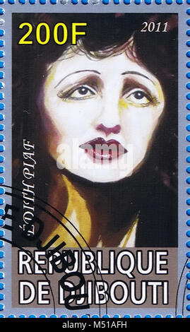 DJIBOUTI - circa 2011 : un timbre-poste imprimé dans la République de Djibouti montrant Edith Piaf, circa 2011 Banque D'Images