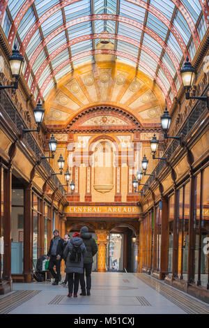 Newcastle sur Tyne UK, vue de l'intérieur de l'Arcade centrale dans le centre-ville de Newcastle, Tyne et Wear, Angleterre Banque D'Images