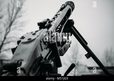 La mitrailleuse allemande MG-42 dans des tons noir et blanc Banque D'Images