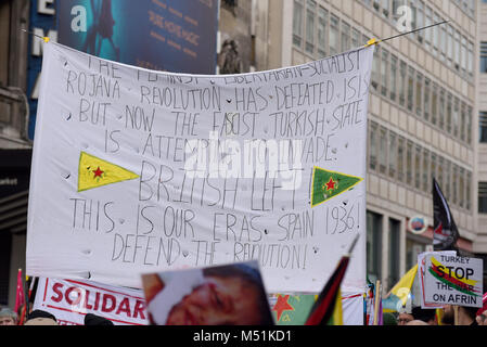 Manifestation contre les allégations de crimes de guerre turc à Afrin, une ville kurde en Syrie. Londres, Royaume-Uni. Défendre Afrin. Campagne de solidarité kurde Banque D'Images