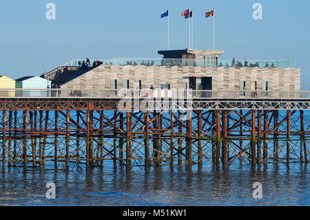 La reconstruit Hastings Pier sur la côte sud, East Sussex, UK Banque D'Images