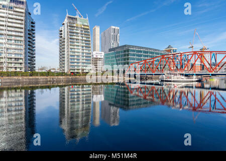 L'NV et X1 MediaCity immeubles, le Regent office block et le pont de Detroit, du bassin du Huron, Salford Quays, Manchester, UK Banque D'Images