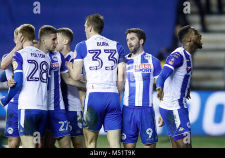 La volonté de Wigan Athletic Grigg (deuxième à droite) célèbre marquant son but premier du côté du jeu au cours de l'Emirates en FA Cup, 5ème tour à la DW Stadium, Wigan. Banque D'Images