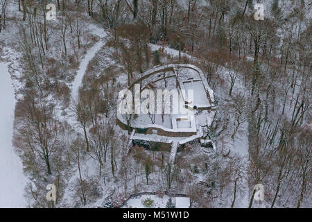 Vue aérienne, nouveau Isenburg du 13ème siècle, le donjon, sur les hauteurs du lac Baldeney, Essen, Ruhr, Rhénanie du Nord-Westphalie, Allemagne, Europe, Banque D'Images