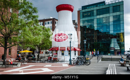 La bouteille de lait du capot est un snack shop situé sur la bouteille de lait du capot en face de Plaza Boston Children's Museum. Il a été situé sur ce spot sinc Banque D'Images