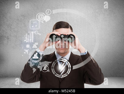 Technologie concept. Businessman avec biboculars et virtuels avec interface web et social media icons