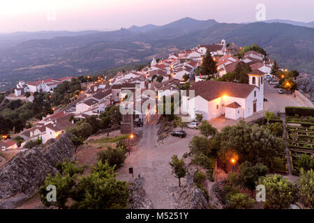 Vue depuis le château de Marvão village perché, Marvão, Alentejo, Portugal Banque D'Images