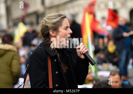 Les femmes kurdes en colère. Manifestation contre les allégations de crimes de guerre turc à Afrin, une ville kurde en Syrie. Londres, Royaume-Uni. Défendre Afrin. Banque D'Images