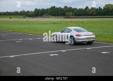 Une Porsche Cayman motor car au circuit de course automobile,Croft on Tees Dalton,Angleterre,Darlington,UK Banque D'Images