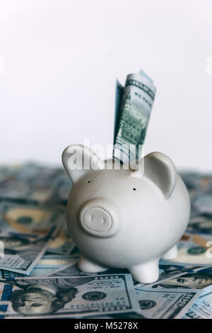 Piggy tirelire avec dollar cash Banque D'Images