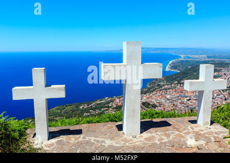 Trois croix sur Saint Elia mont haut Banque D'Images