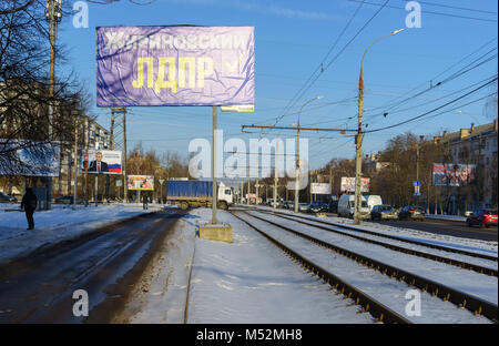 Le 7 février 2018. Eagle, la Russie une bannière à l'appui d'un candidat à l'élection présidentielle en Russie du parti LDPR Vladimir Zhirinovsky o Banque D'Images