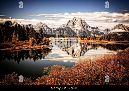 Mont Moran reflète dans les eaux calmes de la rivière Snake à Oxbow Bend. Grand Tetons (Wyoming). Banque D'Images